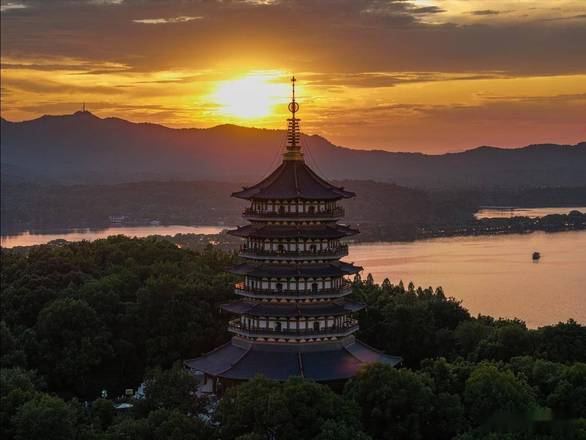 2高中生骑电动两轮车撞围墙身亡