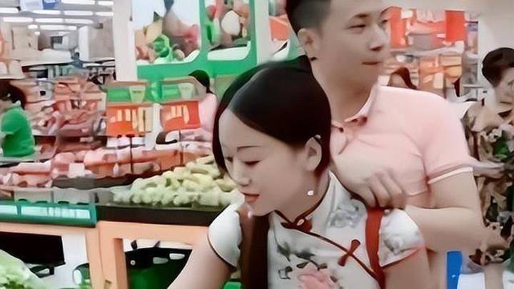 中国成都一对连体男女,生活都离不开对方,你羡慕吗?