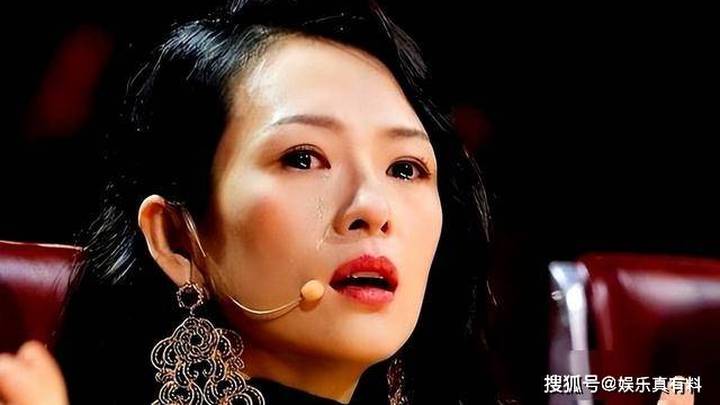 章子怡因在领奖后台摔倒坐轮椅出行,是故意的吗?