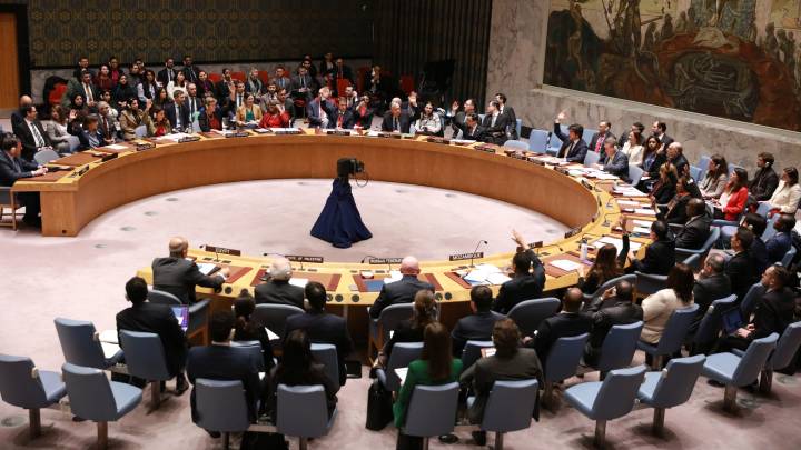 以美国为首的12国联合发出警告,你支持胡塞武装停止海上袭击吗?
