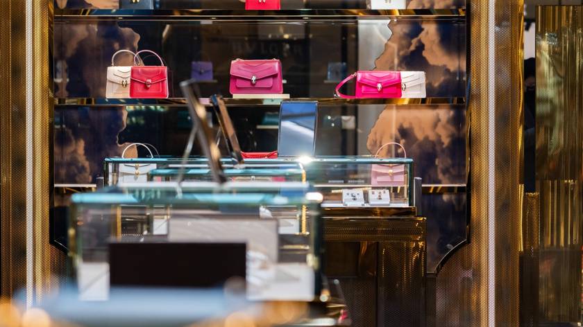 六大奢侈品巨头年初以来市值缩水近2万亿，LVMH失血最多