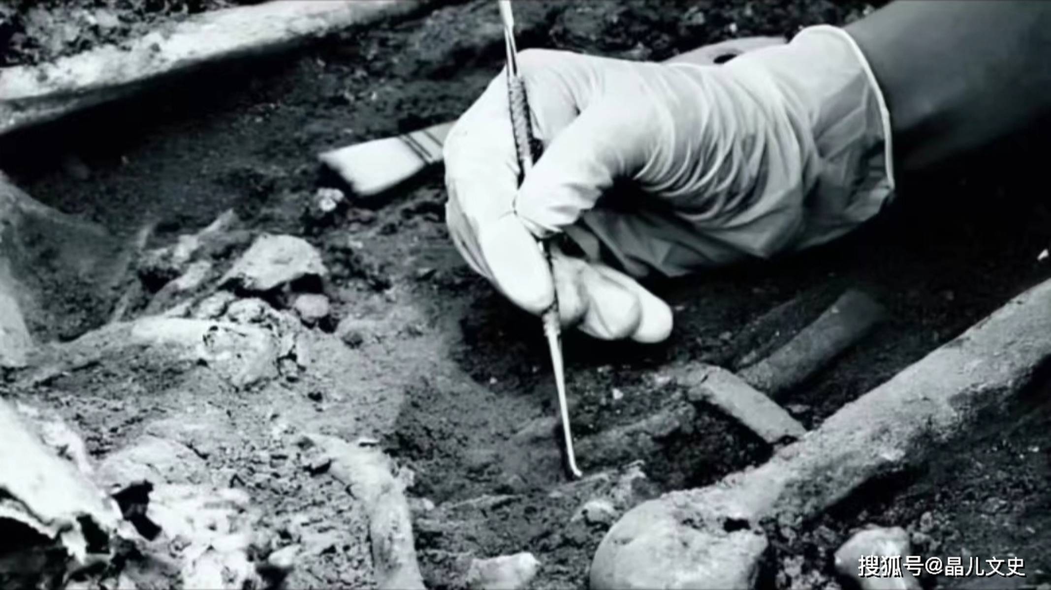 四川挖出一具骸骨，正是失踪的八路军师长王光泽