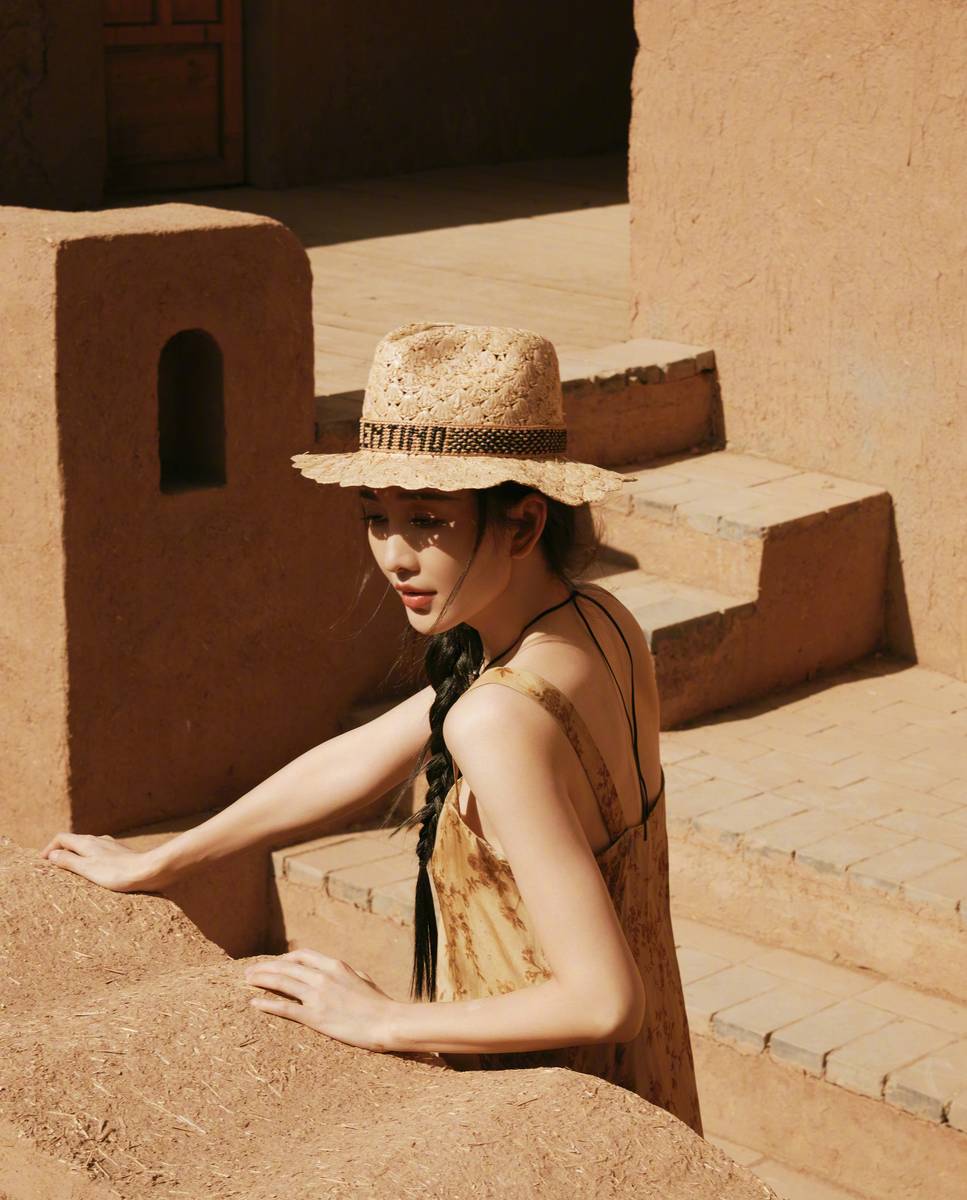 王鸥分享43岁生日照 在公路上奔跑自由烂漫