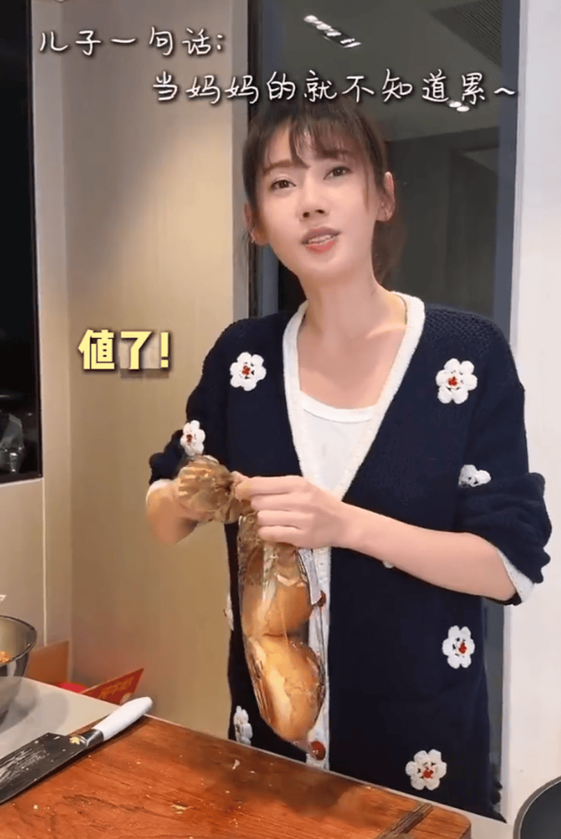 秋瓷炫给儿子制作豪华汉堡!啪嗒夸妈妈做的最好吃