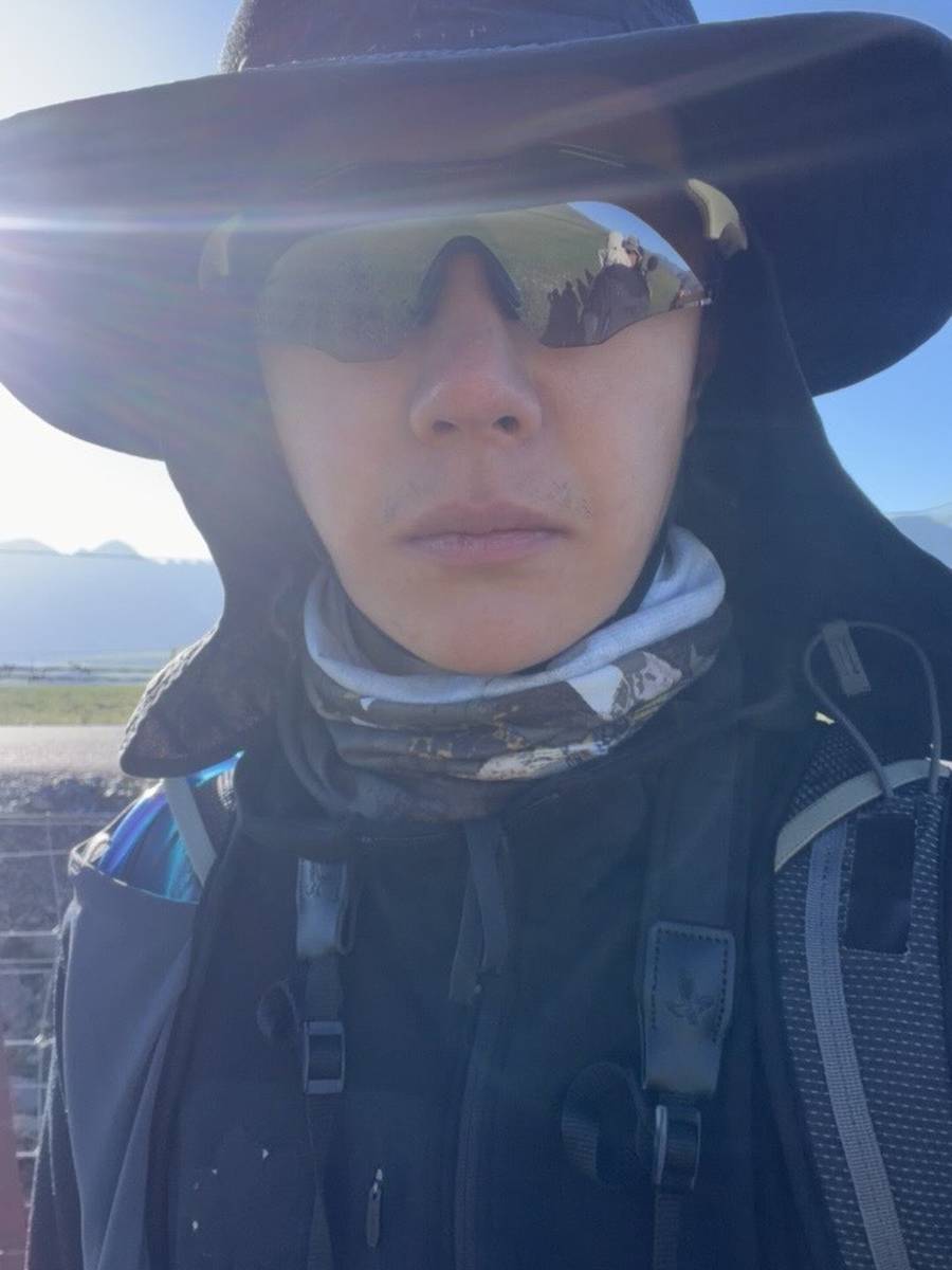 王一博INS晒自拍照 怼脸镜头下脸部泛红状态好真实