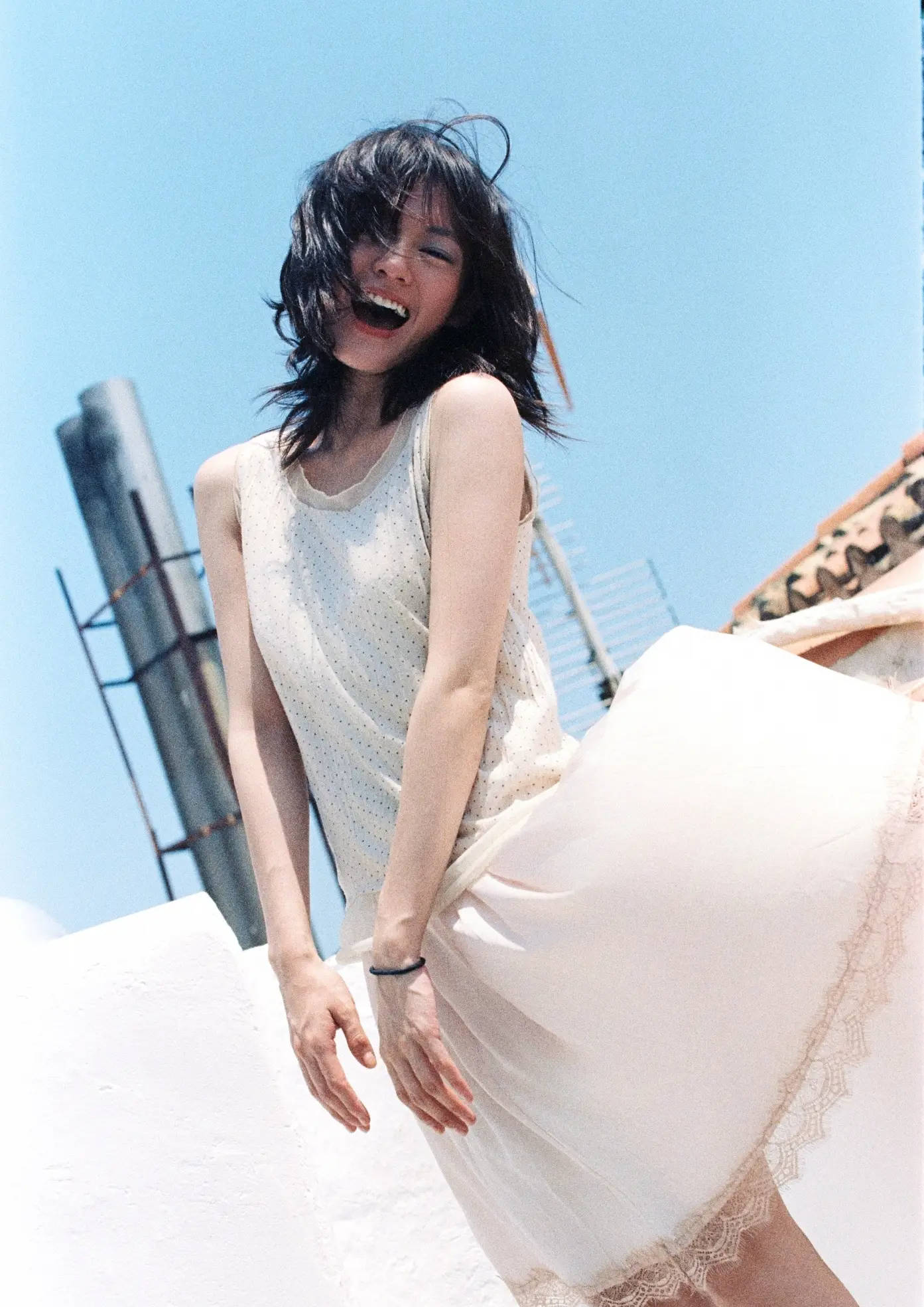文淇穿波点裙笑容明媚 满是少女鲜活烂漫的松弛感