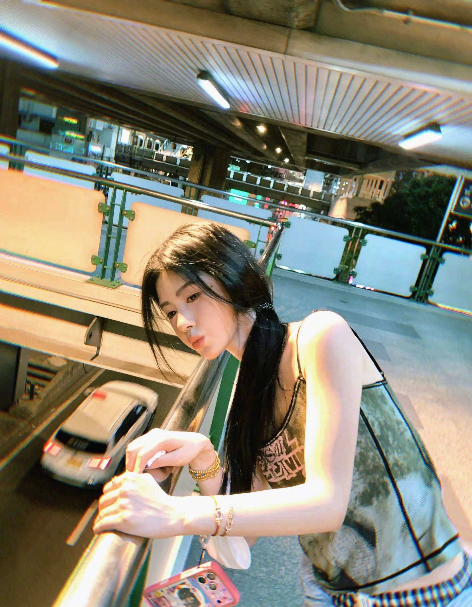 鞠婧祎更新营业美照！穿绿色小吊带清凉感十足
