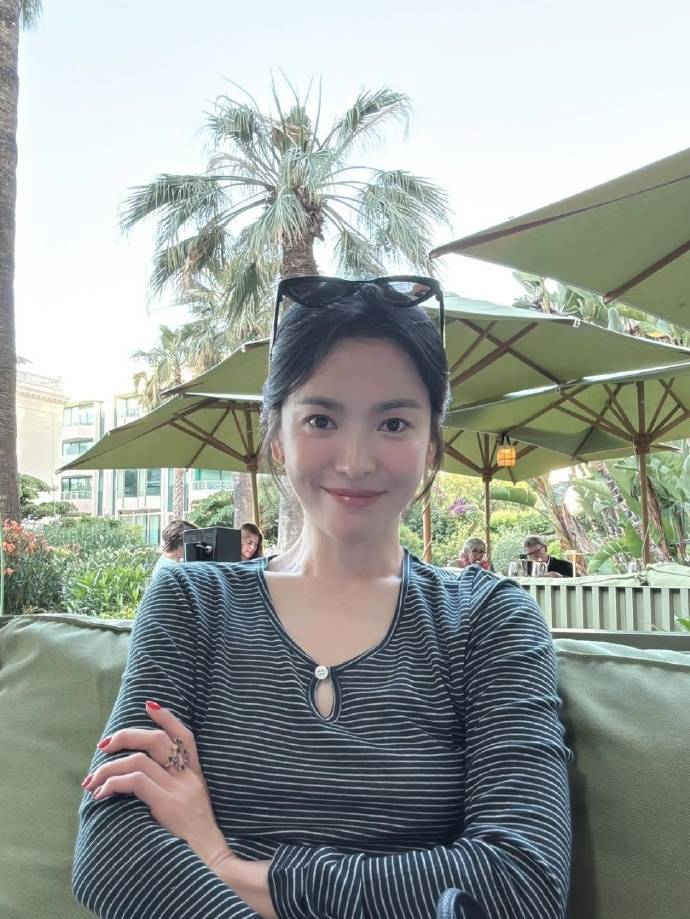 越素越美丽！宋慧乔晒美照清冷感扑面而来
