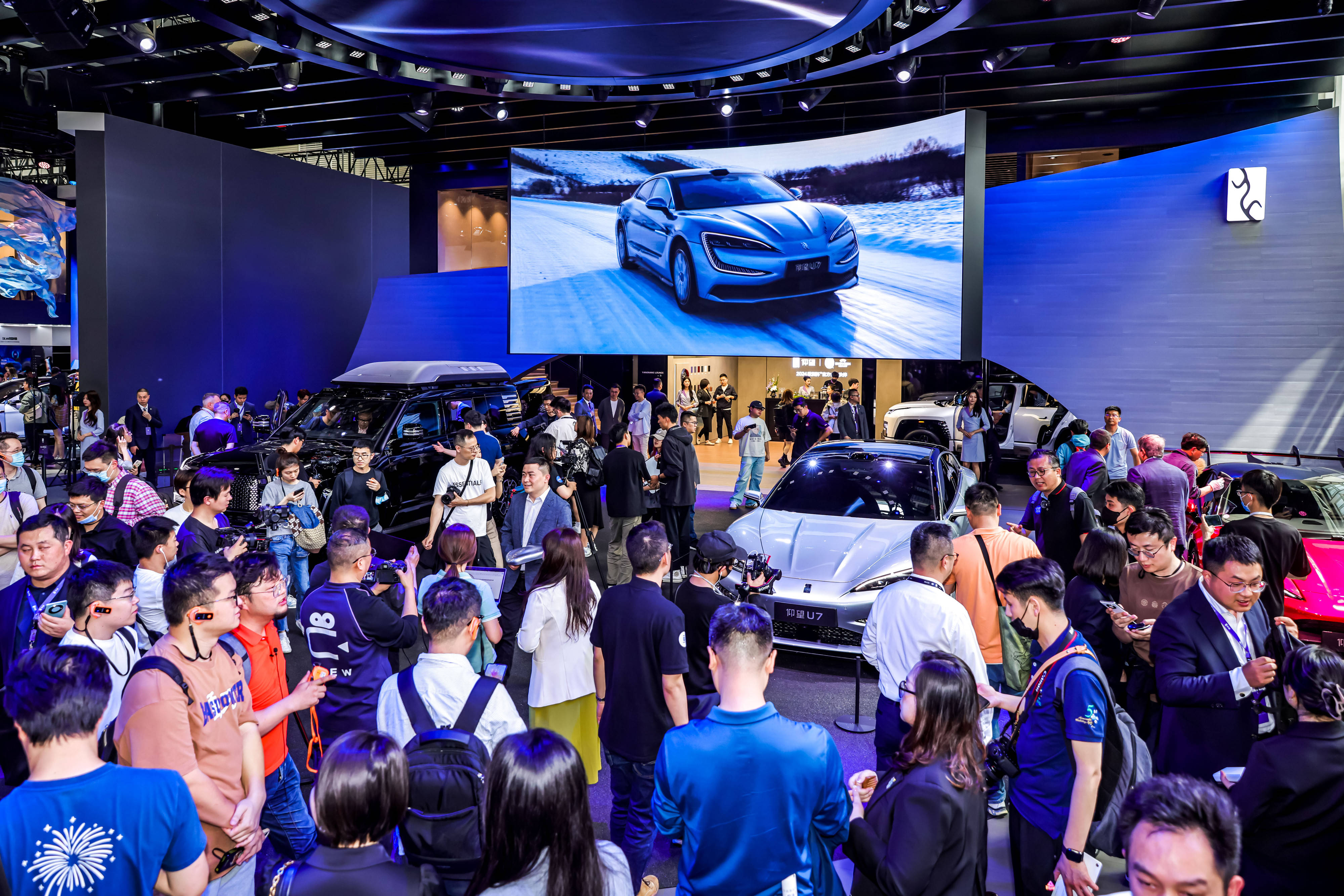 比亚迪仰望汽车以全系阵容震撼登陆2024北京车展-比亚迪2022新能源汽车收入额