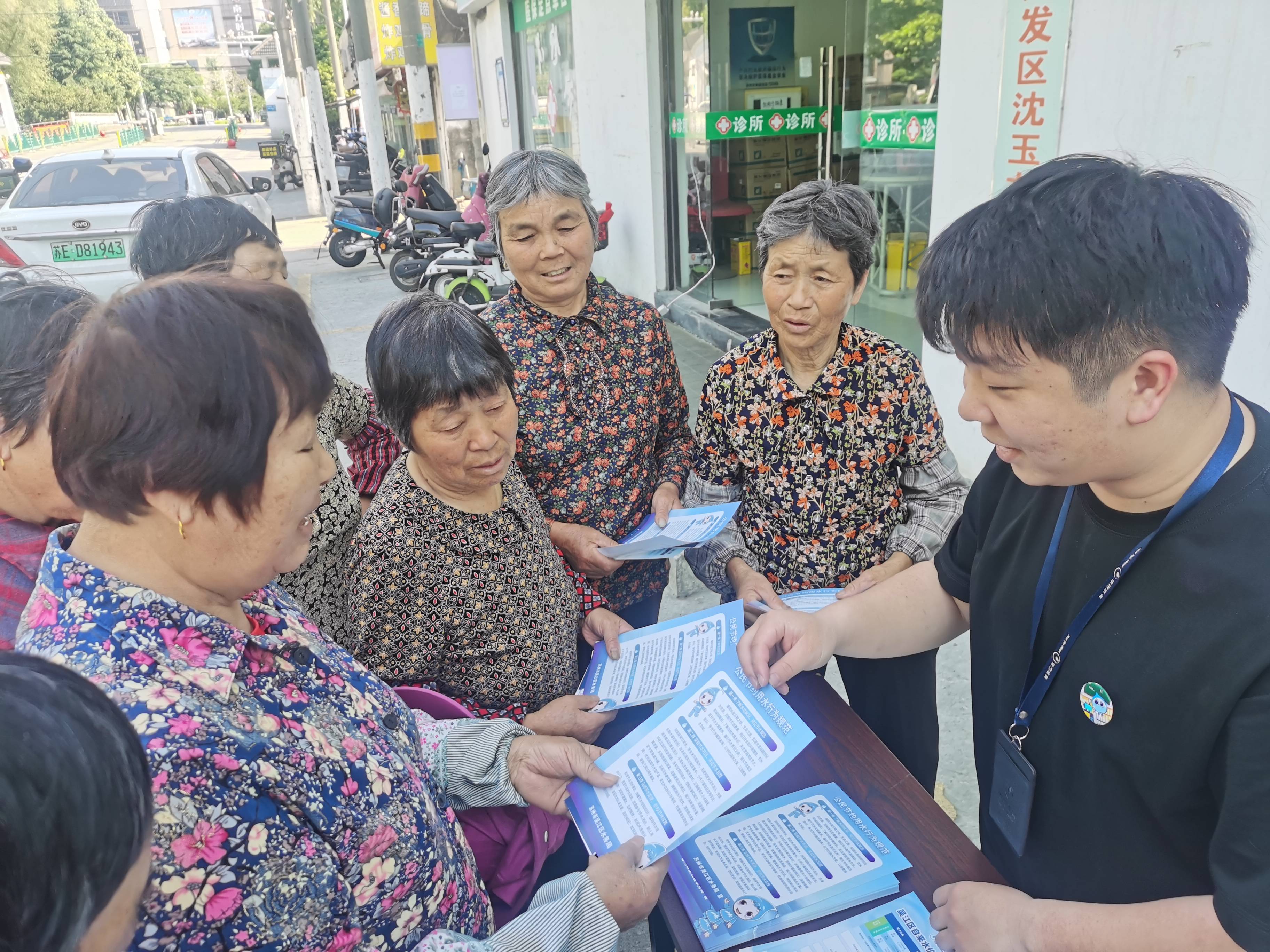 四川观察:澳门王中王一肖一特一中-城市：园林工人：用汗水“擦亮”城市容颜  第2张