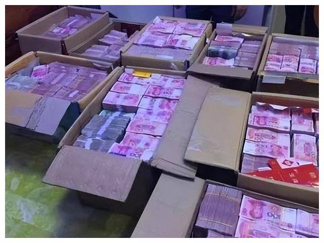 16年浙江服装厂一员工，月流水1亿引警方怀疑，调查牵出200亿大案