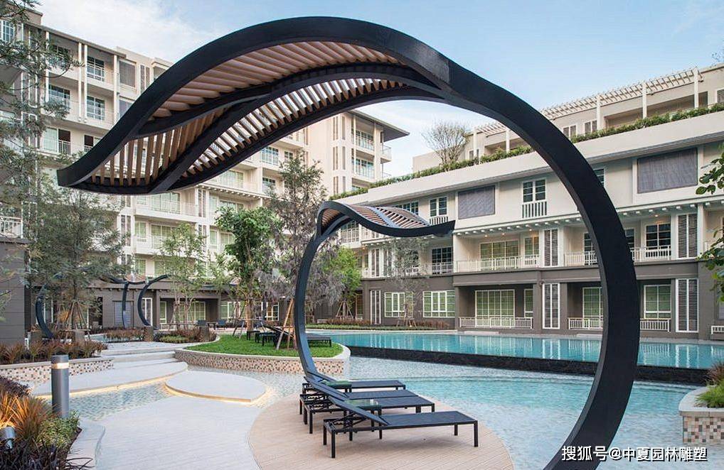 不锈钢廊架雕塑