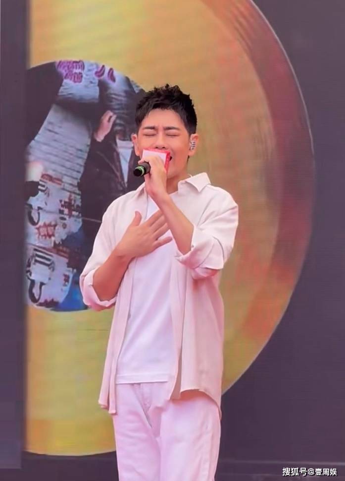 49岁林志颖近照曝光,车祸2年后现身活动唱歌,网友:老了好多-林志颖最近参加的综艺节目