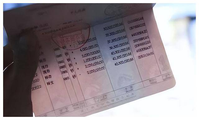 2013年杨大妈在银行存了1300万,一年后来取,却发现存折里钱没了