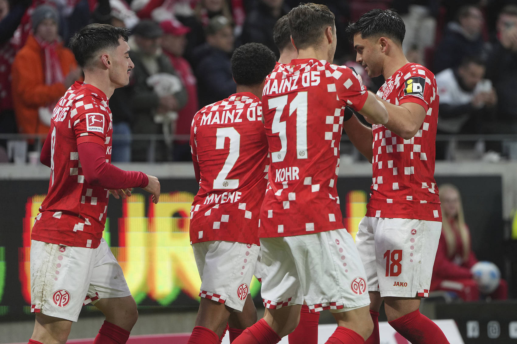 德甲-埃姆雷-詹直红吉拉西破门 十人多特1-3美因茨