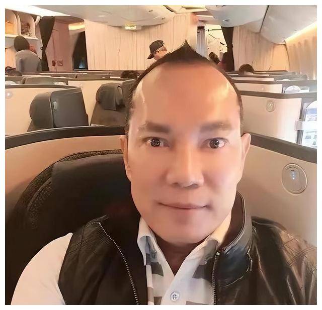 有钱人的生活到底能有多极奢淫欲：30德信官方网站位情妇、60辆顶级豪车