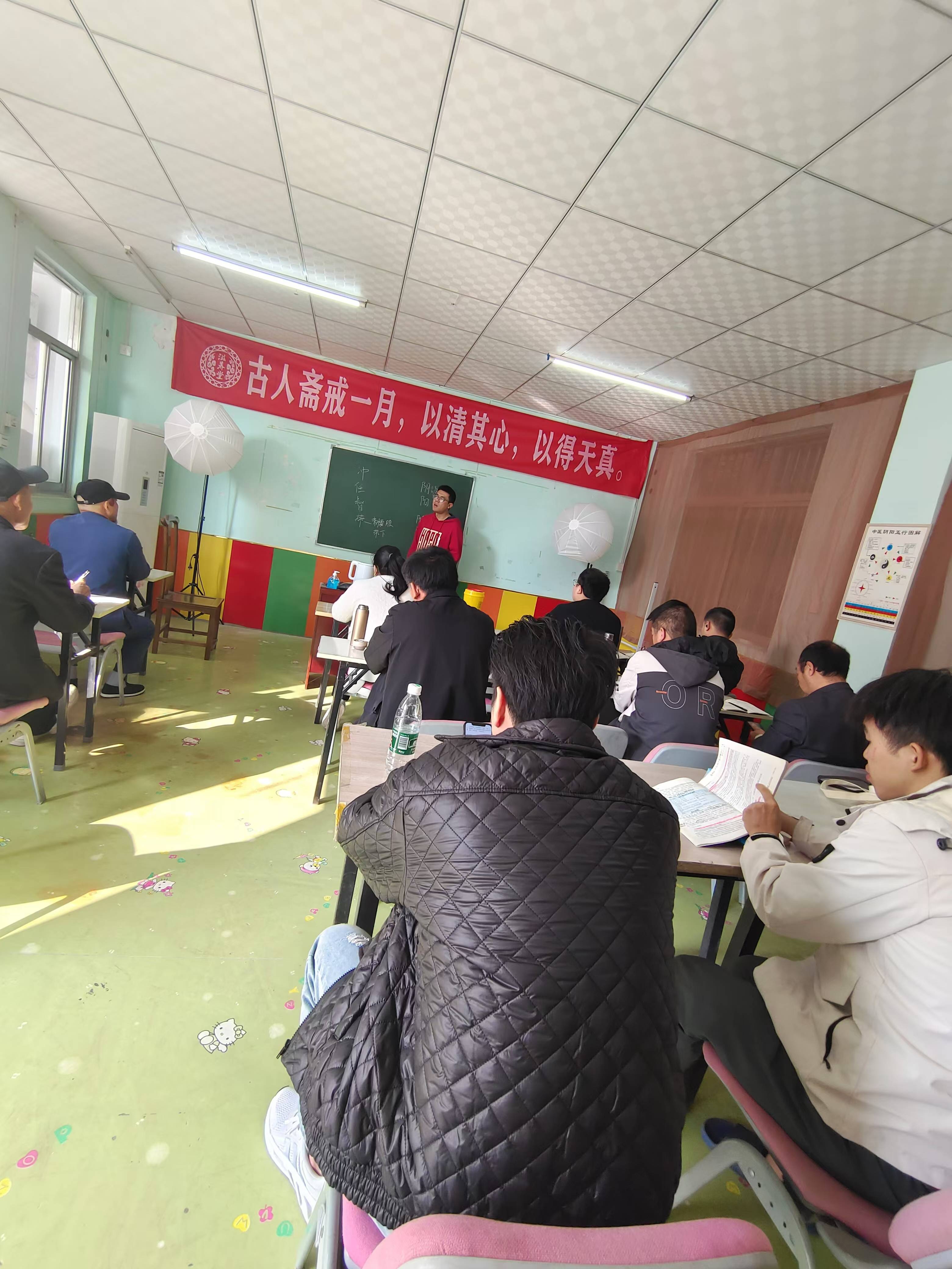 南阳滋养堂国医职校中医健康养生咨询火爆，春节后将隆重开班