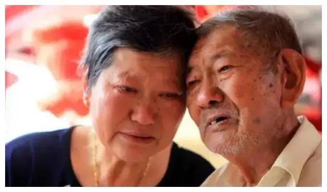 OB电竞平台台湾老军官40年孤身一人89年回大陆看女儿却只送了个破旧娃娃(图11)