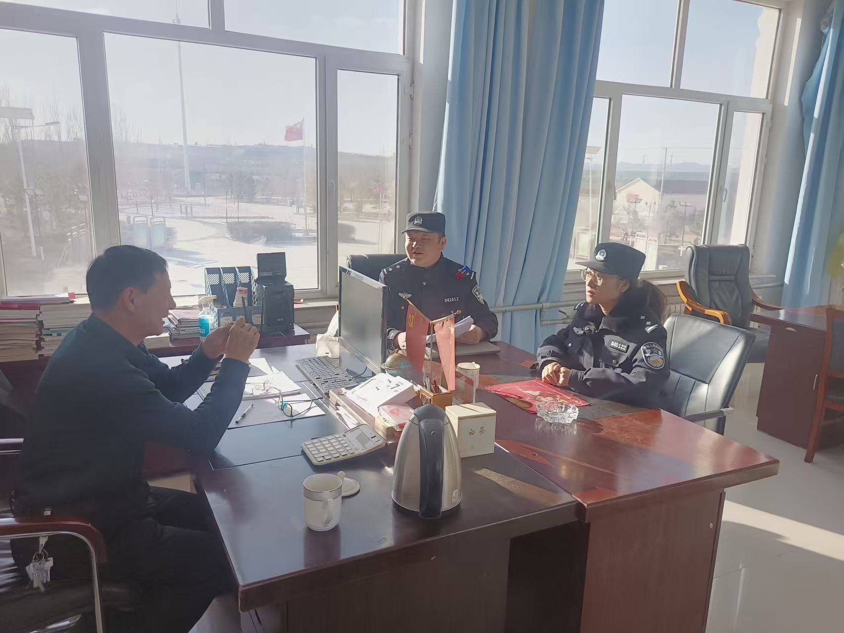 林西所深入沿线与村书记联系见面