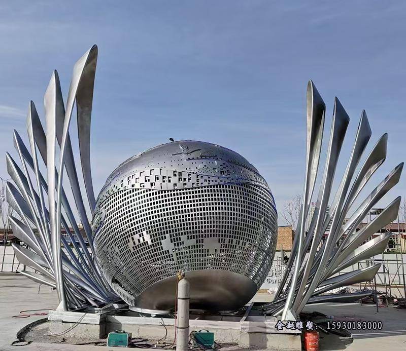 讲述水果标志中的极品——不锈钢镂空苹果雕塑