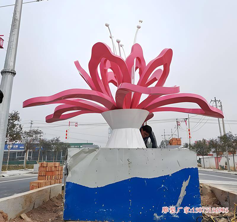 抽象不锈钢月菊玫瑰花小品雕塑对生活细腻情感的深刻洞察与表达