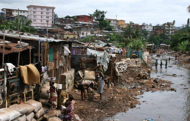 经是极大的慷慨了,莫桑比克竭尽全力捐出的4万元赢得了中国的极大好感。4万元换来的巨大回报多灾多难的0