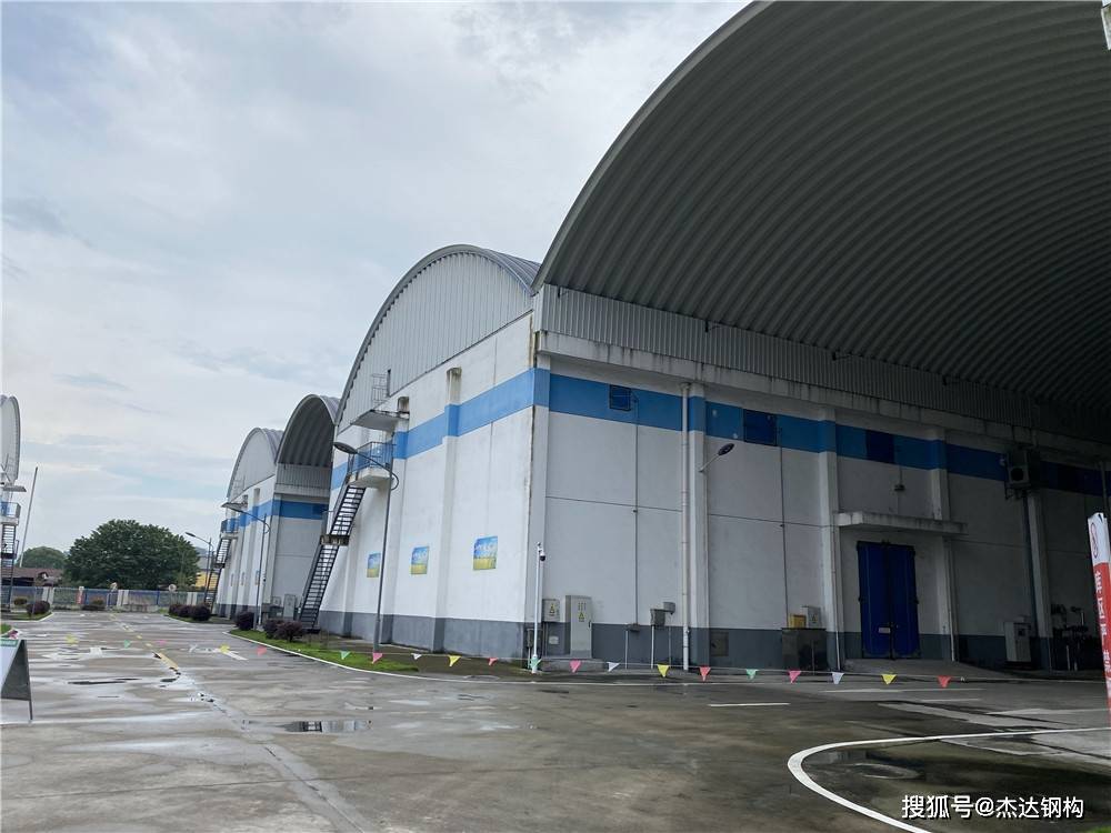 水电站隧道金属拱形屋顶吊装技术与岭区工地实践探讨