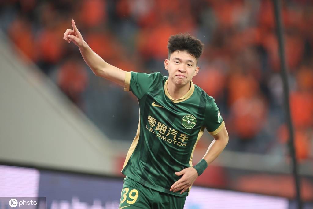 中超-卡扎戴帽王钰栋两球难救主 泰山4-2浙江近5轮首胜