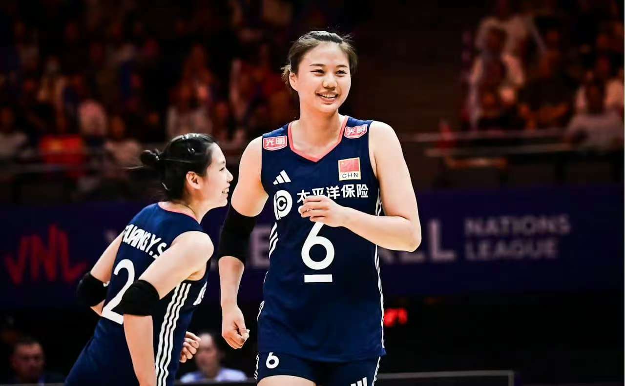 原创             世联赛：中国女排vs法国，吴梦洁扛强攻大旗，拦防恩迪亚耶关键！