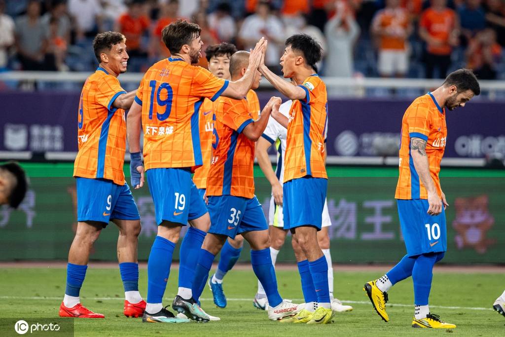 中超-泽卡梅开二度双方7中门框 泰山3-1三镇结束两连败