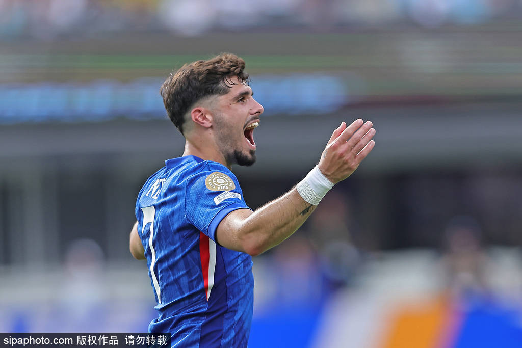 比赛中断2小时！世俱杯-切尔西加时连入3球4-1十人本菲卡