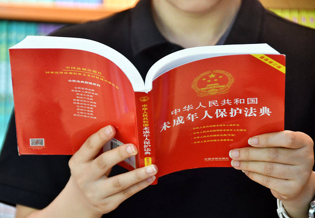 镇政府称“野人小孩”未遭虐待，结论有些草率