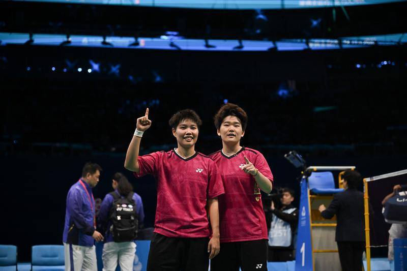 全运会羽毛球：王祉怡逆转陈雨菲夺冠创历史 雅思组合金牌谢幕