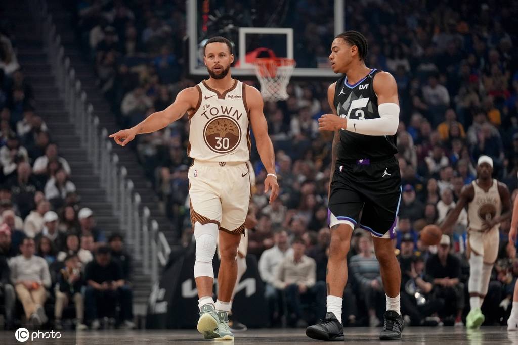 库三疯31分再现控分名场面 反跑挑篮球感已近无敌