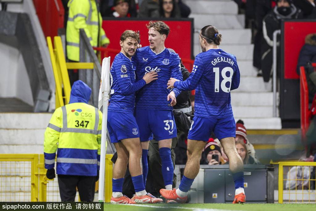 英超-盖耶掌掴队友直红霍尔破门 曼联0-1十人埃弗顿三轮不胜