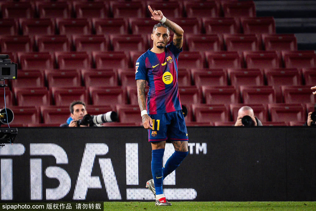 西甲-拉菲尼亚双响佩德里助攻 巴萨2-0奥萨苏纳先赛7分领跑