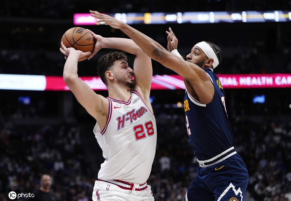 掘金火箭二番战戏剧性拉满 约基奇拼到6犯力保胜利