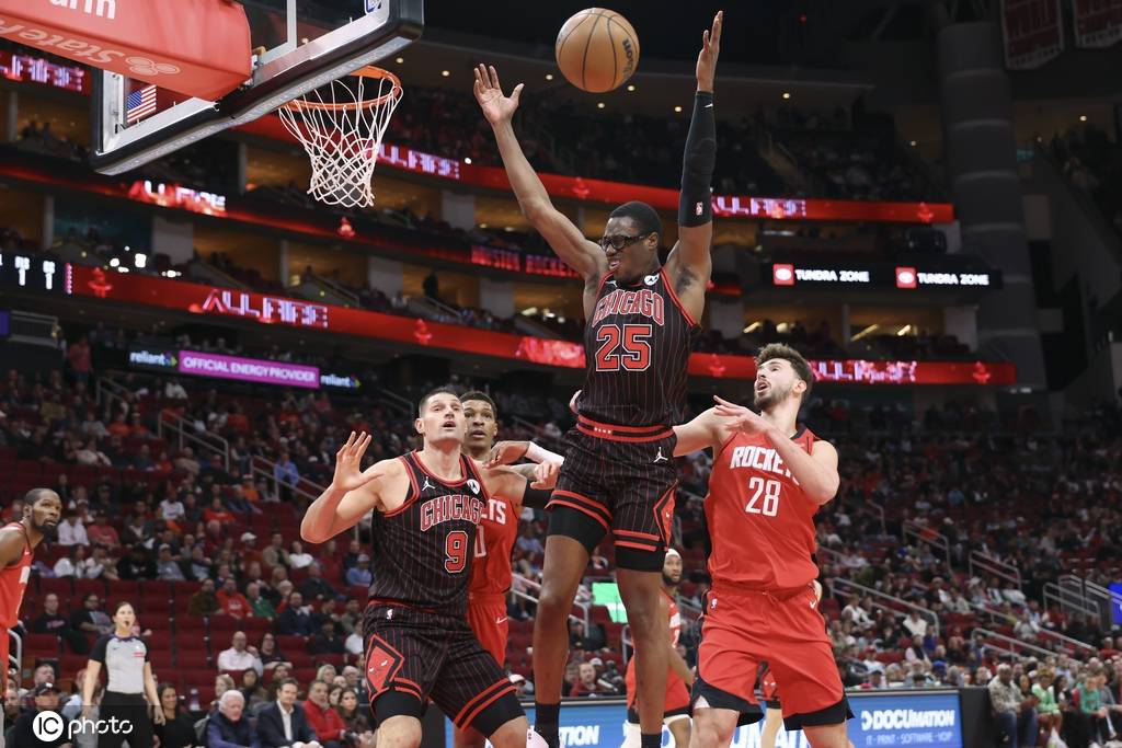 火箭终于赢了！杜兰特战斧劈扣 末节一波流收割比赛