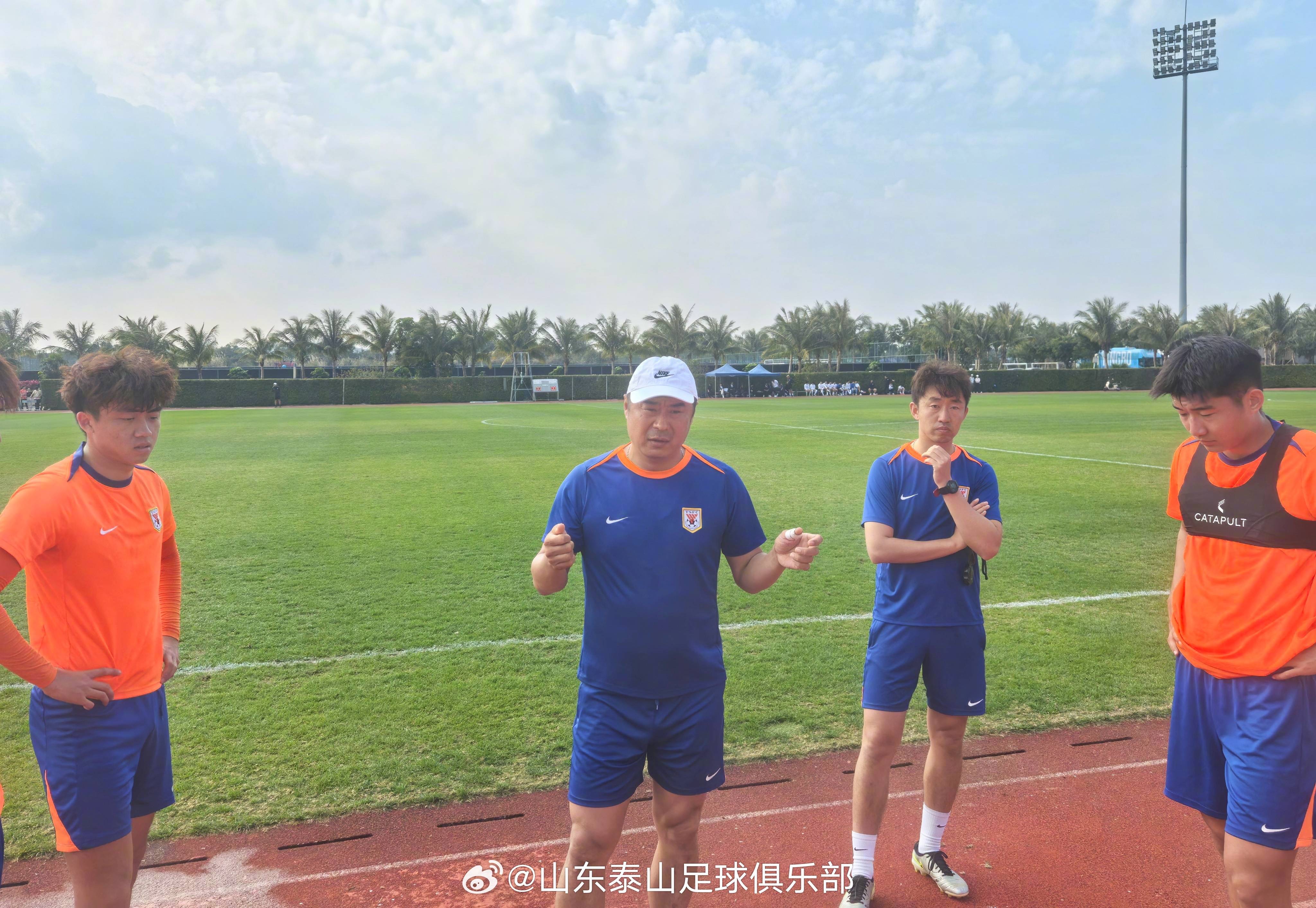 热身-山东泰山1-2不敌大连英博 泽卡马德鲁加与球队会合