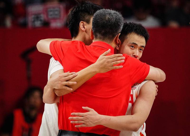 胡金秋20+12廖三宁16分 中国男篮客场逆转日本