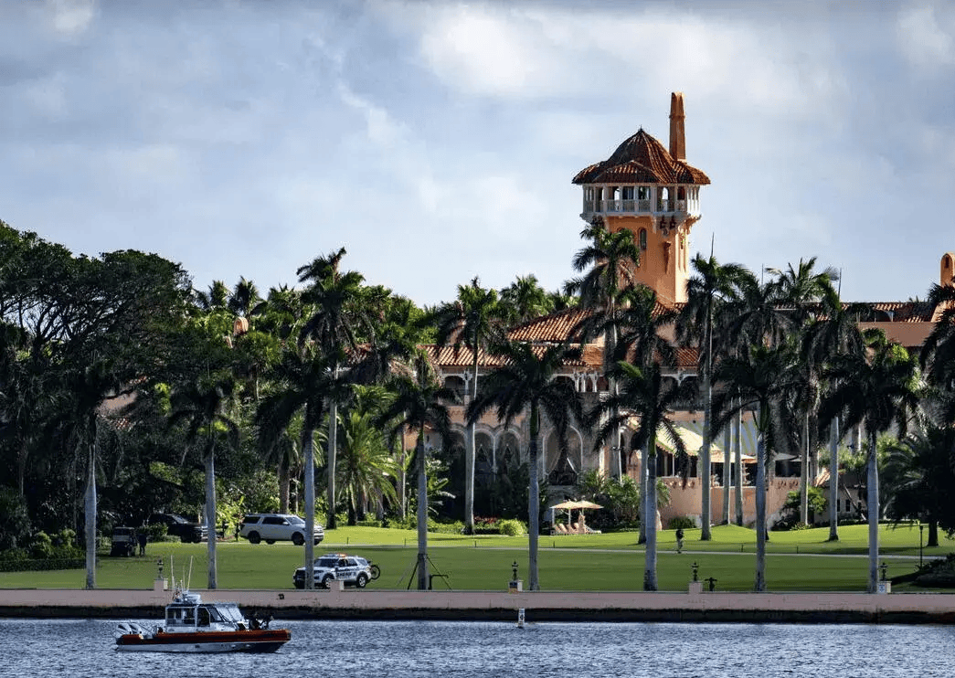 特朗普躲在海湖庄园 将中东搅得天翻地覆