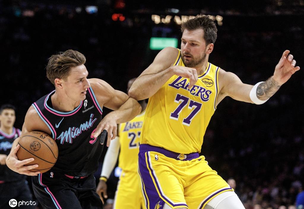 统治级表现!东契奇背靠背狂砍100分 关键时刻连得16分