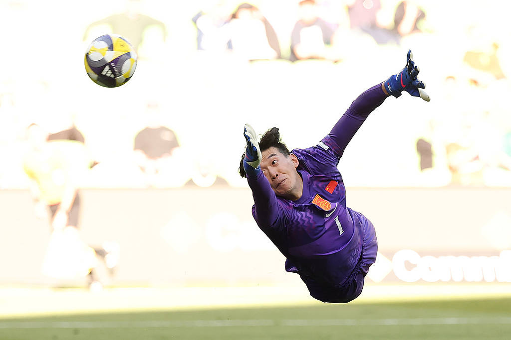 半场战报-艾永阿里乌姆6分钟闪击 国足0射正0-2喀麦隆