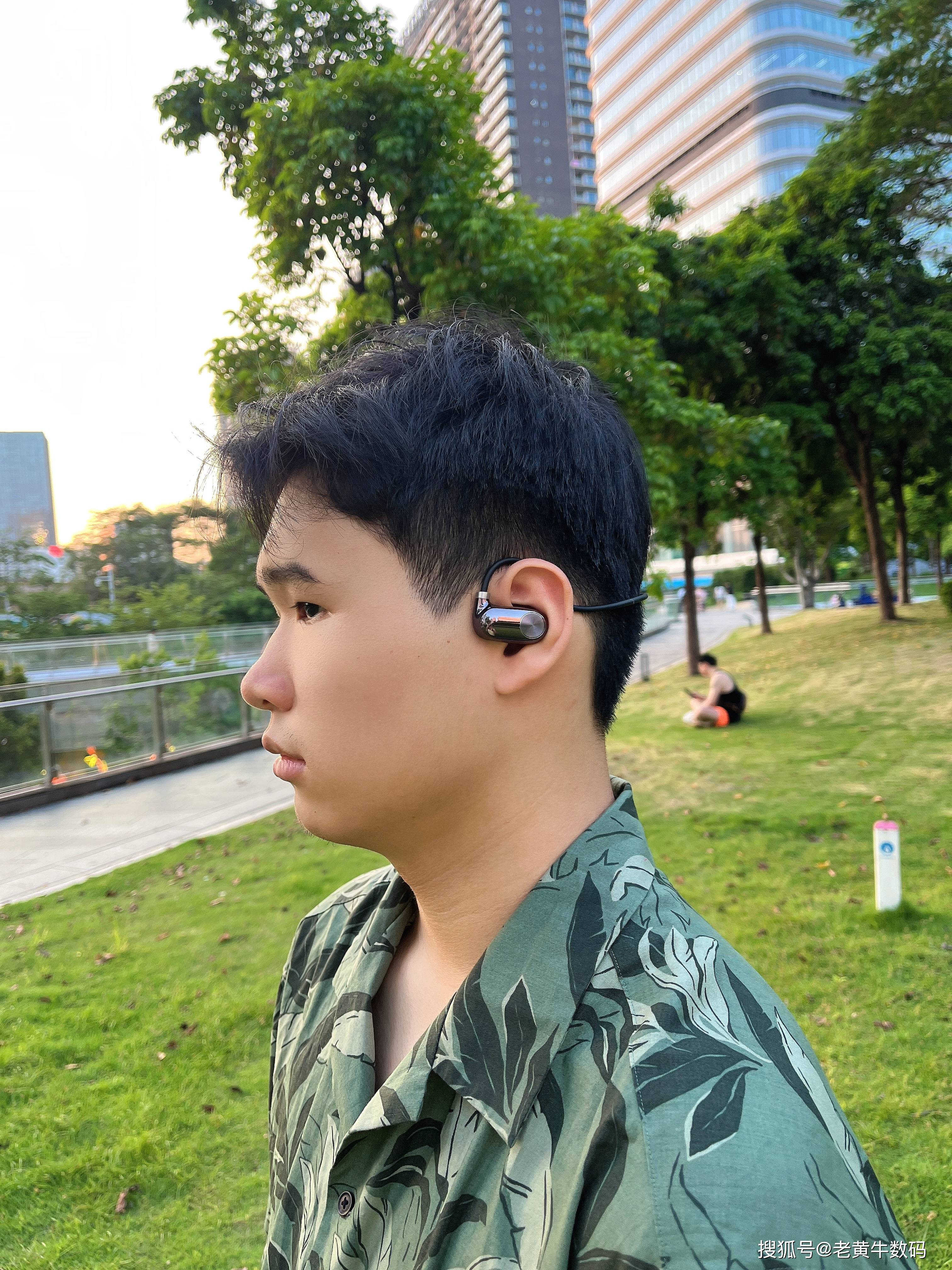 静谧听音不扰人｜BLINBLIN F11开放式后挂耳机，运动通勤全能降噪实力派