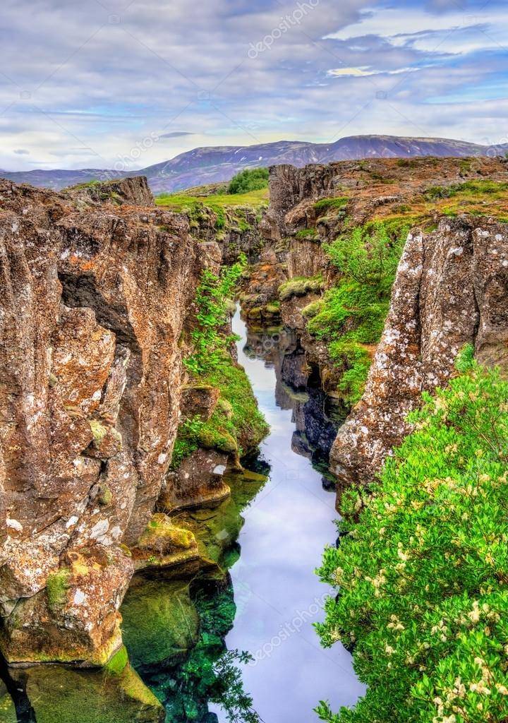 depositphotos_123572218-stock-photo-water-in-a-fissure-between.jpg