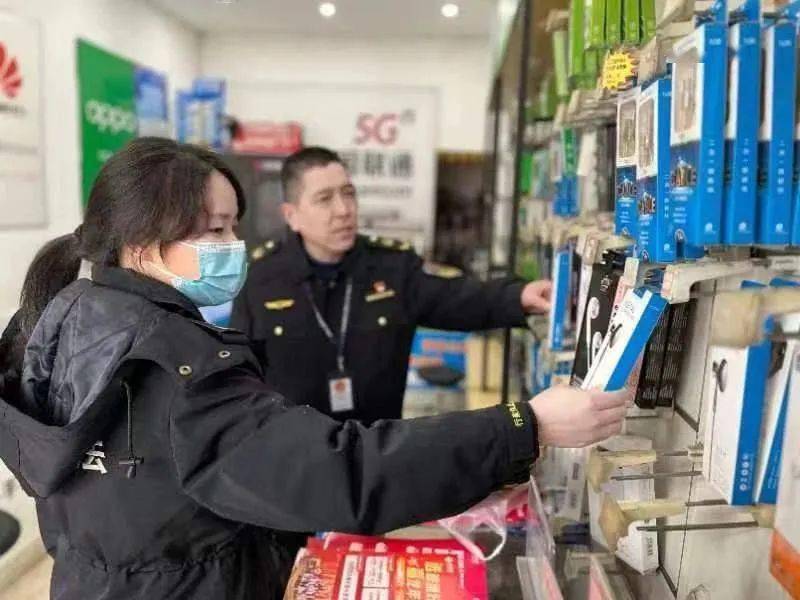 完美真人鹤壁市市场监管局山城分局开展格式合同、培训机构广告、电子产品销售单位广告及质量排查工作(图2) 完美真人鹤壁市市场监管局山城分局开展格式合同、培训机构广告、电子产品销售单位广告及质量排查工作(图2)
