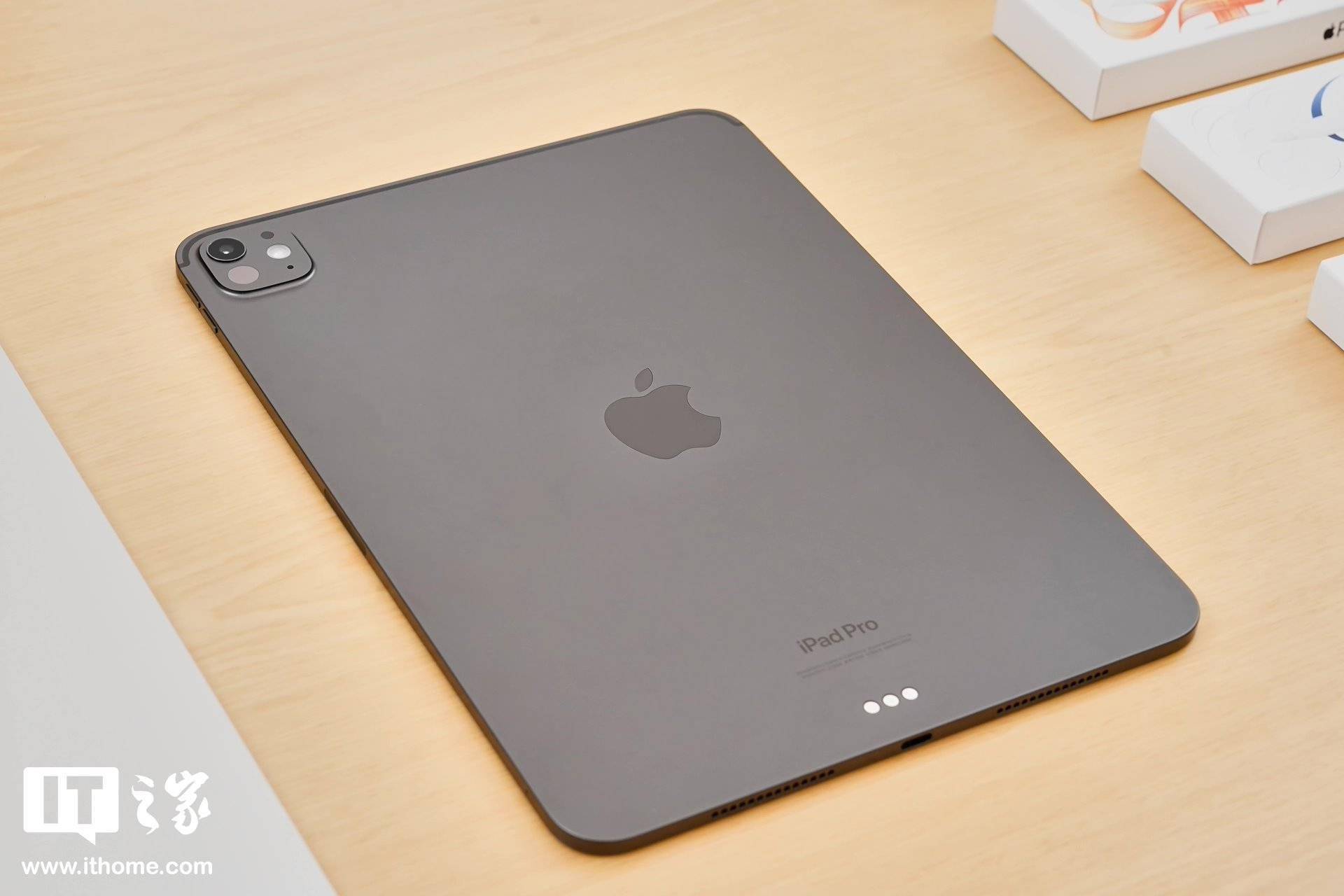 苹果产品设计师Molly Anderson：iPad背面未来可能会采用横向logo