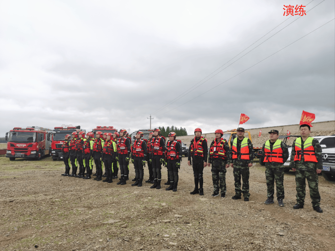扎赉特旗应急管理局、消防救援大队、森林消防等部门在绰勒水库联合开展防汛应急救援演练,全力筑牢防汛防灾