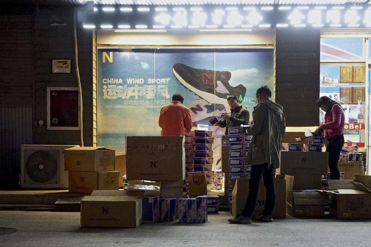 高仿猖狂，利润高达650%！为何消费者还甘当“韭菜”，争相购买？