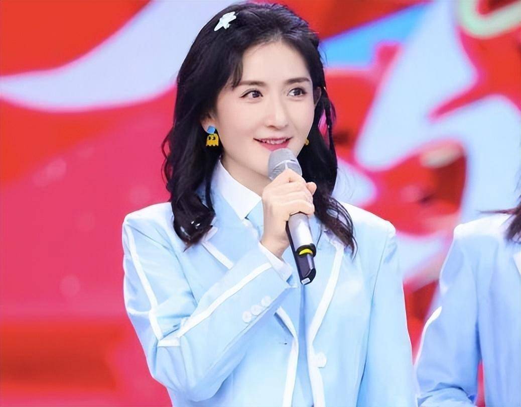 张杰演唱会尺度太大?谢娜吃醋怒发微博:你小子,别太开朗-张杰和谢娜接吻视频